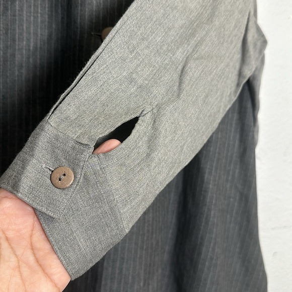 Eddie Bauer Women’s Size Small Petite Gray Wool Blend Long Sleeve Button Down - Picture 3 of 12